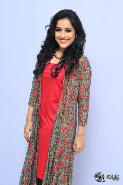 Rashmi-Gautam-At-Thanu-Vachenanta-Movie